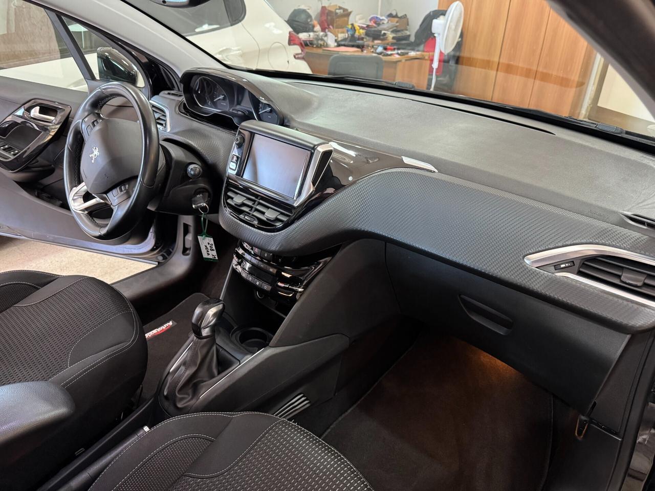 Peugeot 208 PureTech GPL 82 cv Allure NAVIGATORE-R