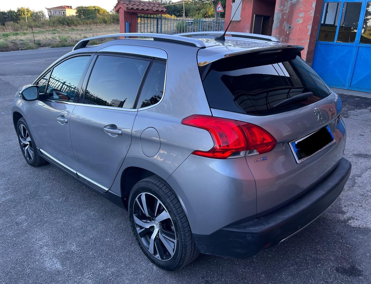 Peugeot 2008 BlueHDi 100 Allure-km192000-