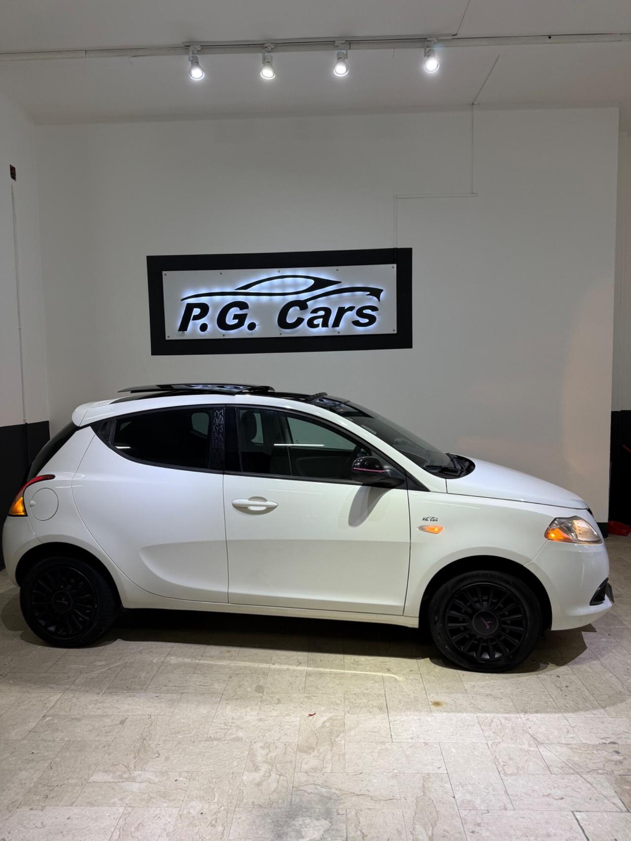 Lancia Ypsilon 1.2 69 CV 5 porte Elefantino rosa london paris