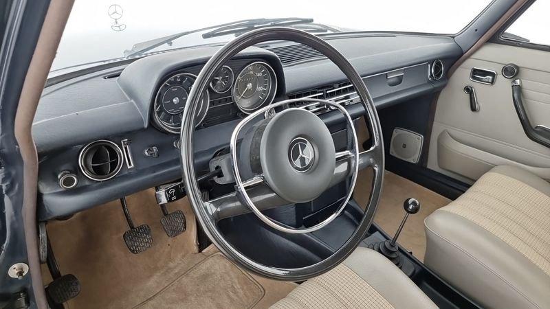 Mercedes-Benz W115 200 200 8 - condizioni impeccabili