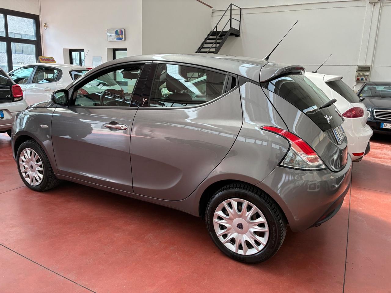 Lancia Ypsilon 1.2 69 CV 5 porte S&S Silver