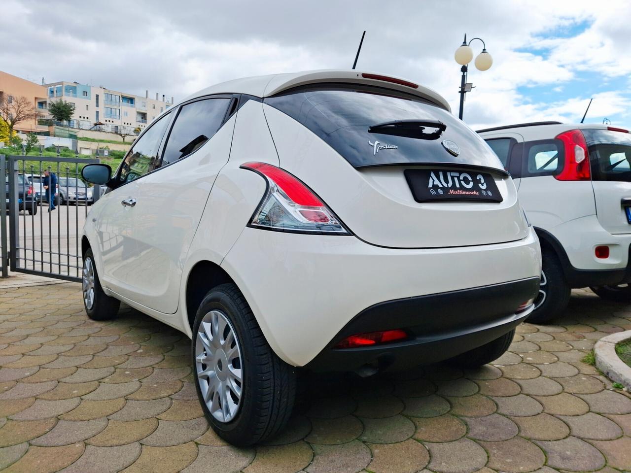Lancia Ypsilon 0.9 TwinAir 5 porte Metano Ecochic Gold