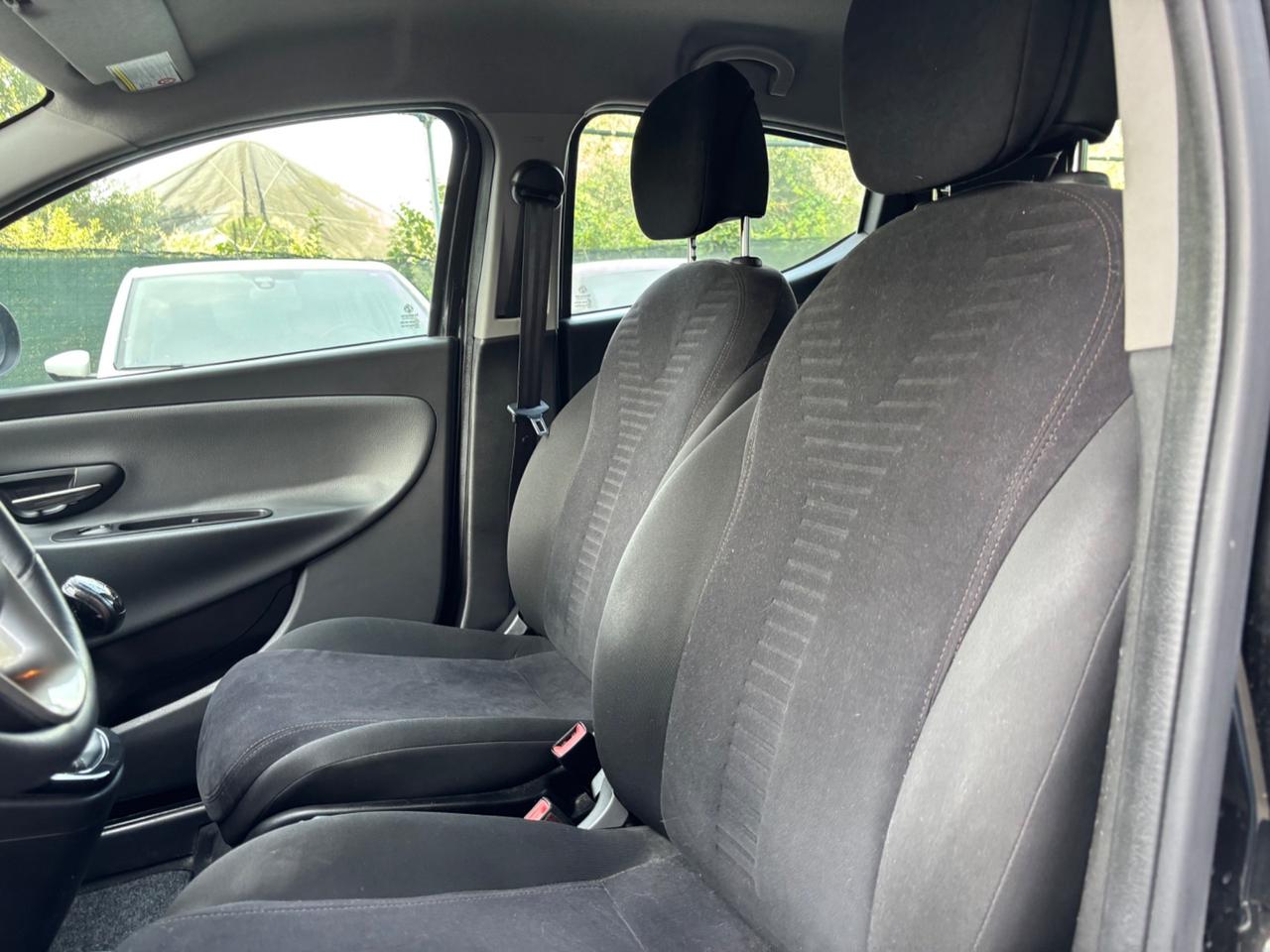 Lancia Ypsilon 5 porte Metano Ecochic OK NEOPATENTATI
