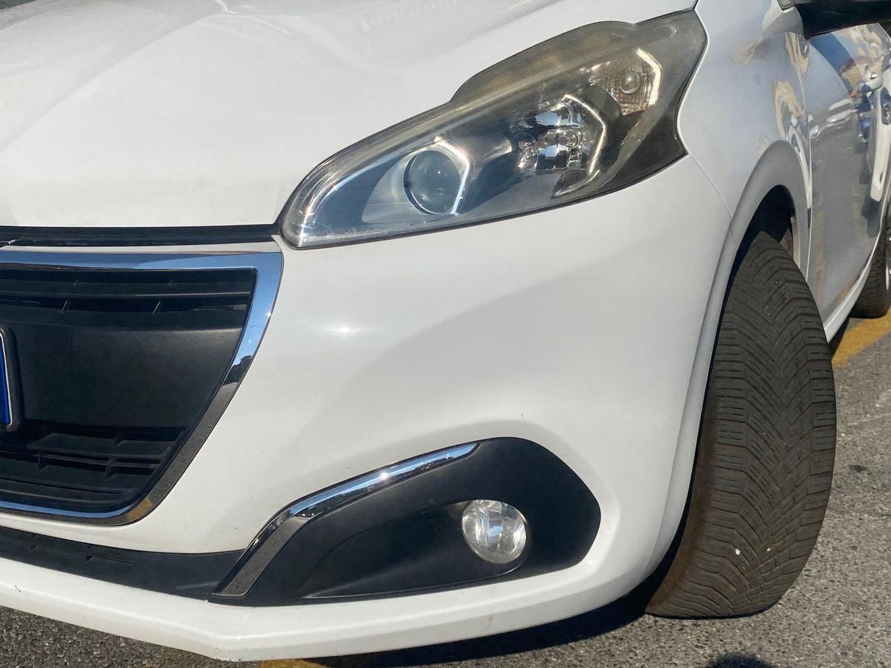 Peugeot 208 life #11893