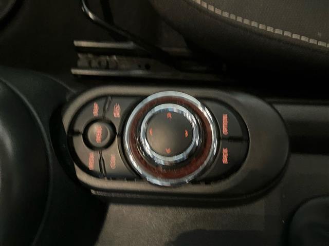 MINI Mini 5 Porte 1.5 Twin Power Turbo Cooper Essential
