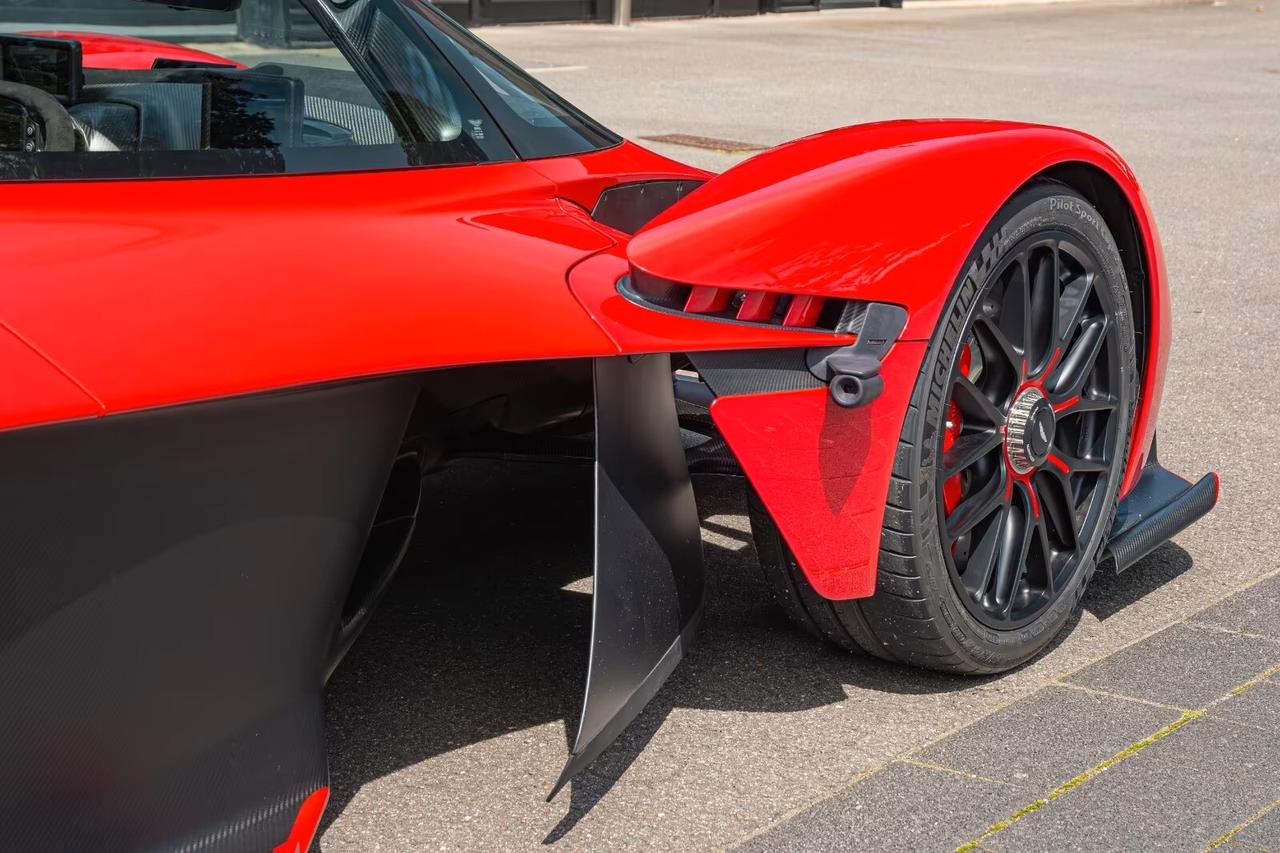 Aston Martin Valkyrie SPIDER *Q-COMMISSION*PIANO DA COLLEZIONE*