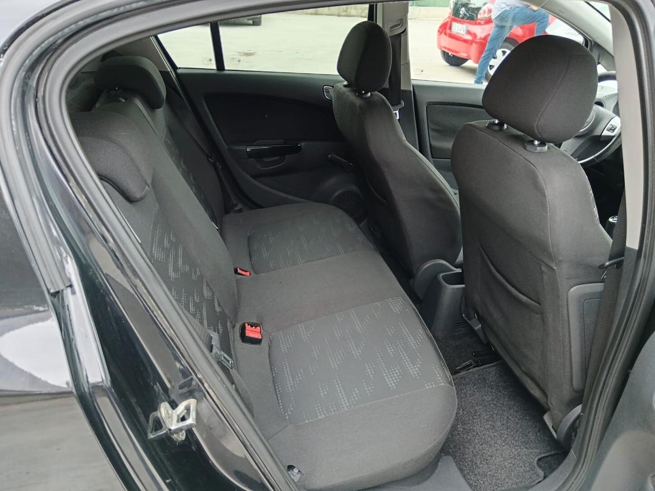 Corsa 5 porte GPL "UNIPROPRIETARIO"