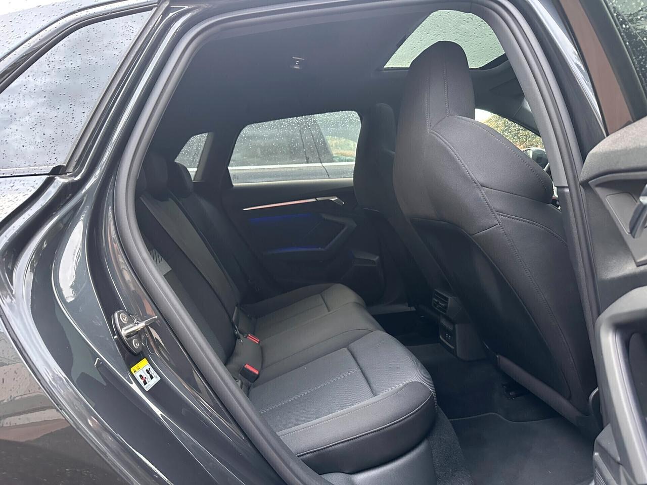 Audi A3 SPORTBACK 35 TDI S tronic + FARI MATRIX + PANORAMA + LED AMBIENT + R18 + BLACK PACK