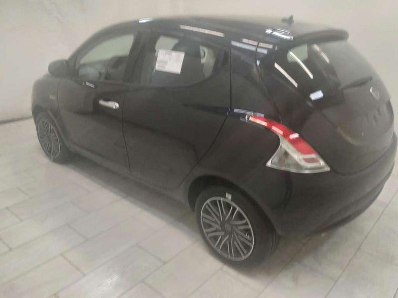 Lancia Ypsilon 1.0 firefly hybrid Oro s&s 70cv