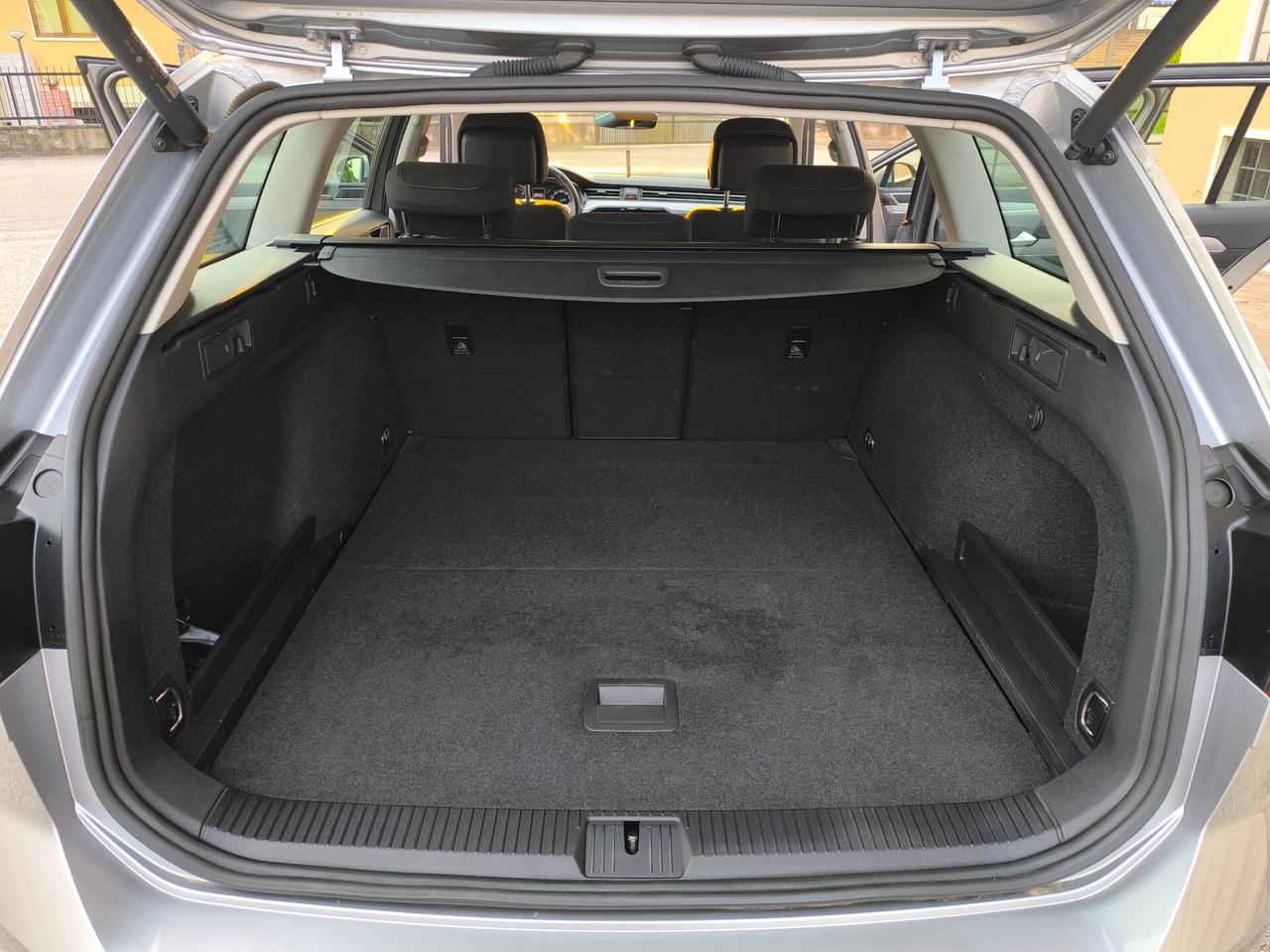 Volkswagen Passat Variant 2.0 TDI SCR 122 CV EVO DSG Business