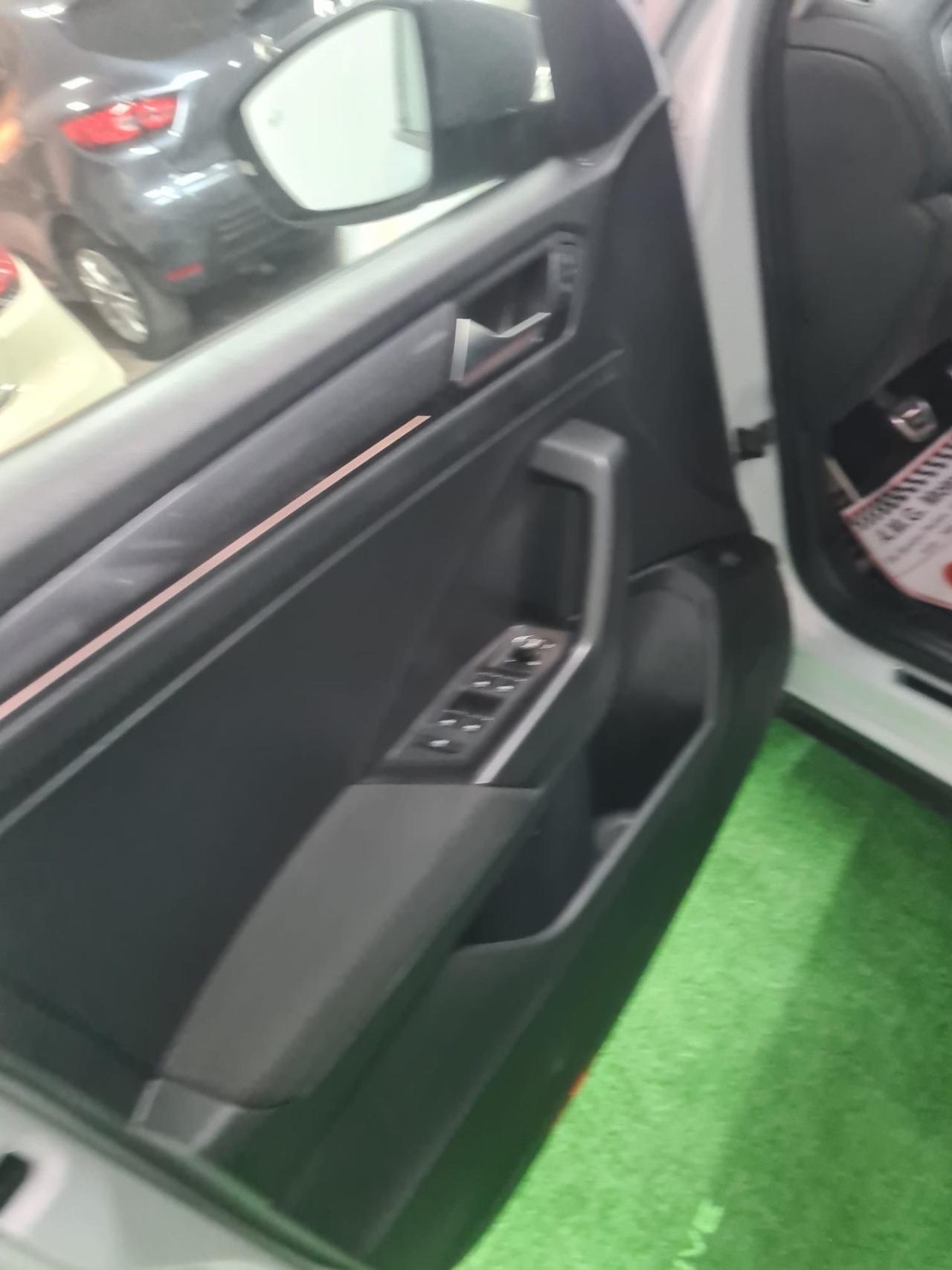 Volkswagen T-Roc 1.6 TDI SCR Advanced BlueMotion Technology