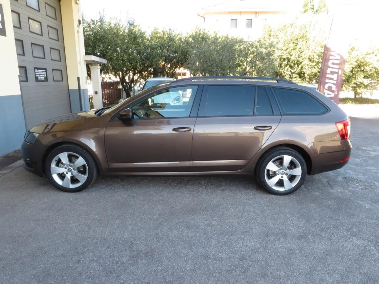Skoda Octavia 1.6 tdi Executive 4x4 115cv 6m. sens ant/post-retrocam/navi