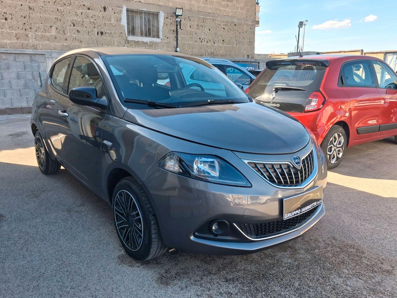 Lancia Ypsilon 1.0 HYBRID 70 C.V. NAVIGATORE PIUY CAR PLAY FARI LED SOLI KM 51506