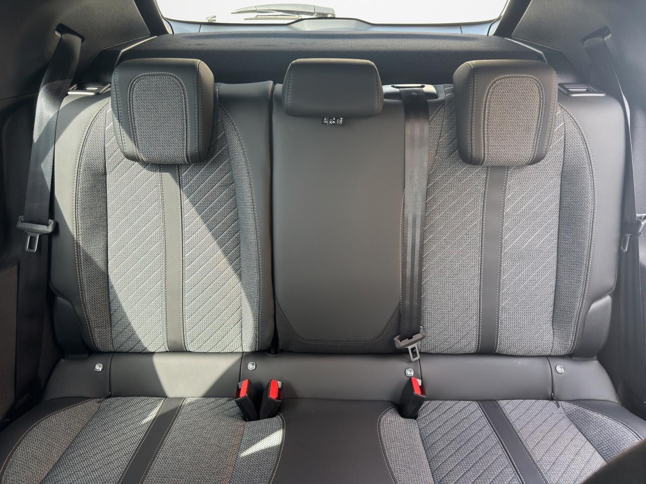 Peugeot 2008 Hybrid 110 e-DCS6 Allure