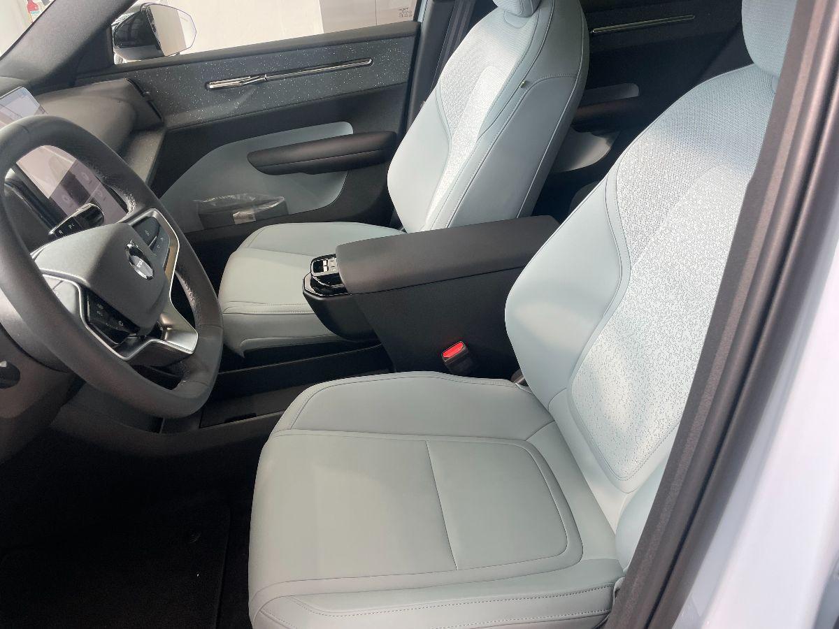 VOLVO - EX30 - Single Motor Ext. Range RWD Ultra