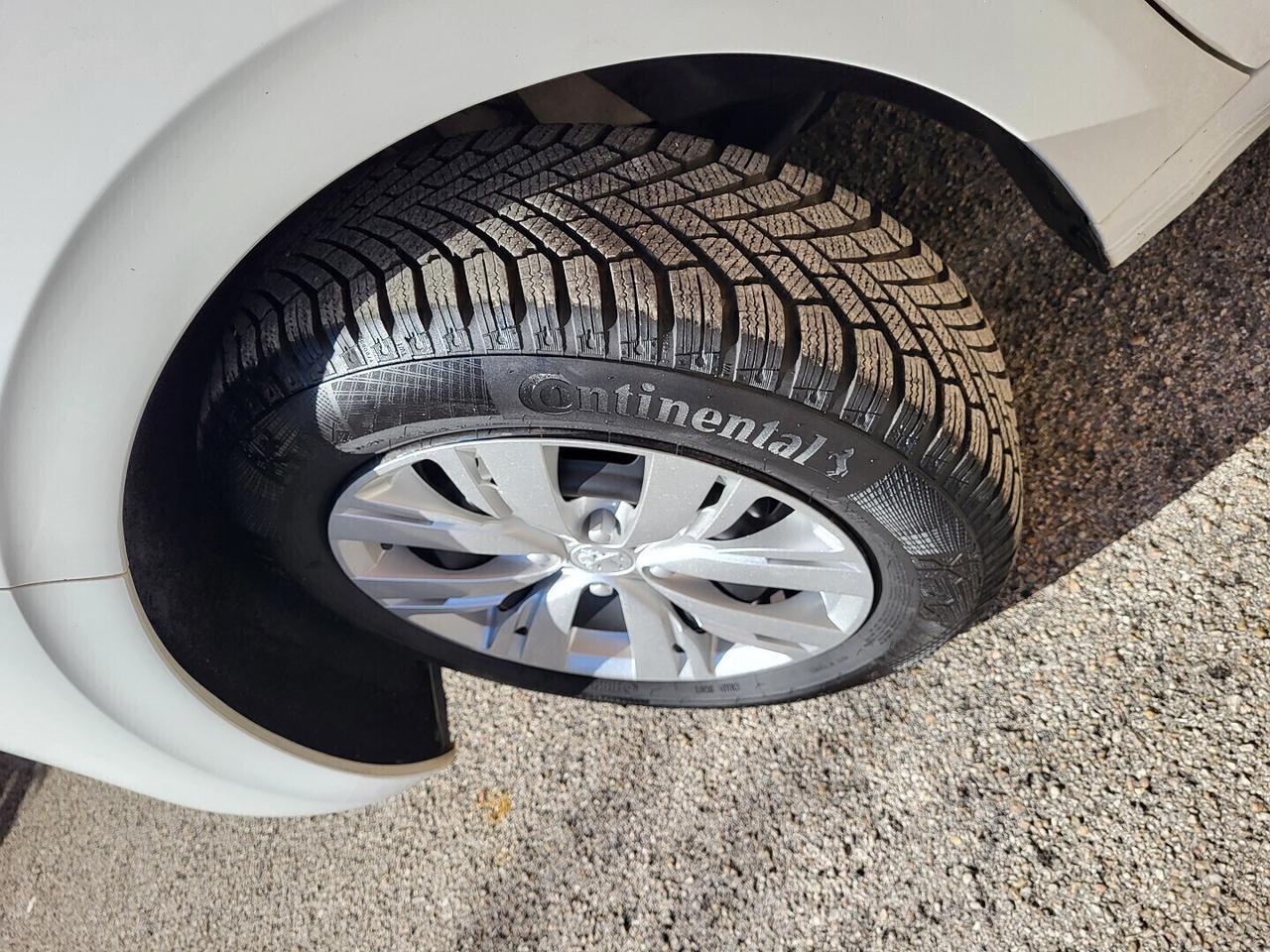 PEUGEOT 208 1,4 HDI-UNICA PROPRIETAR-4 REVISIONI