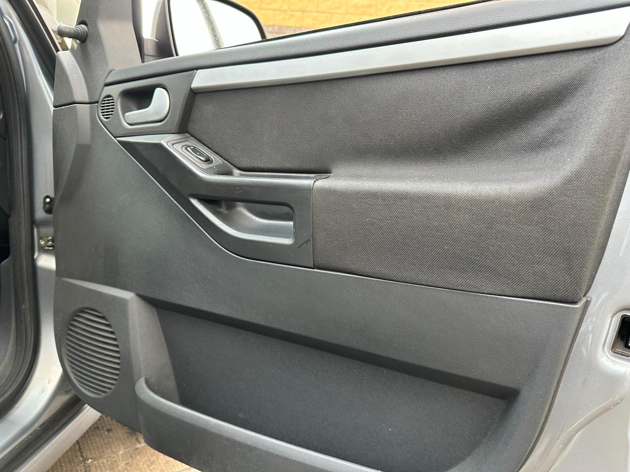 Opel Meriva 1.4 Benz (Euro 4), spaziosa e ben funzionante
