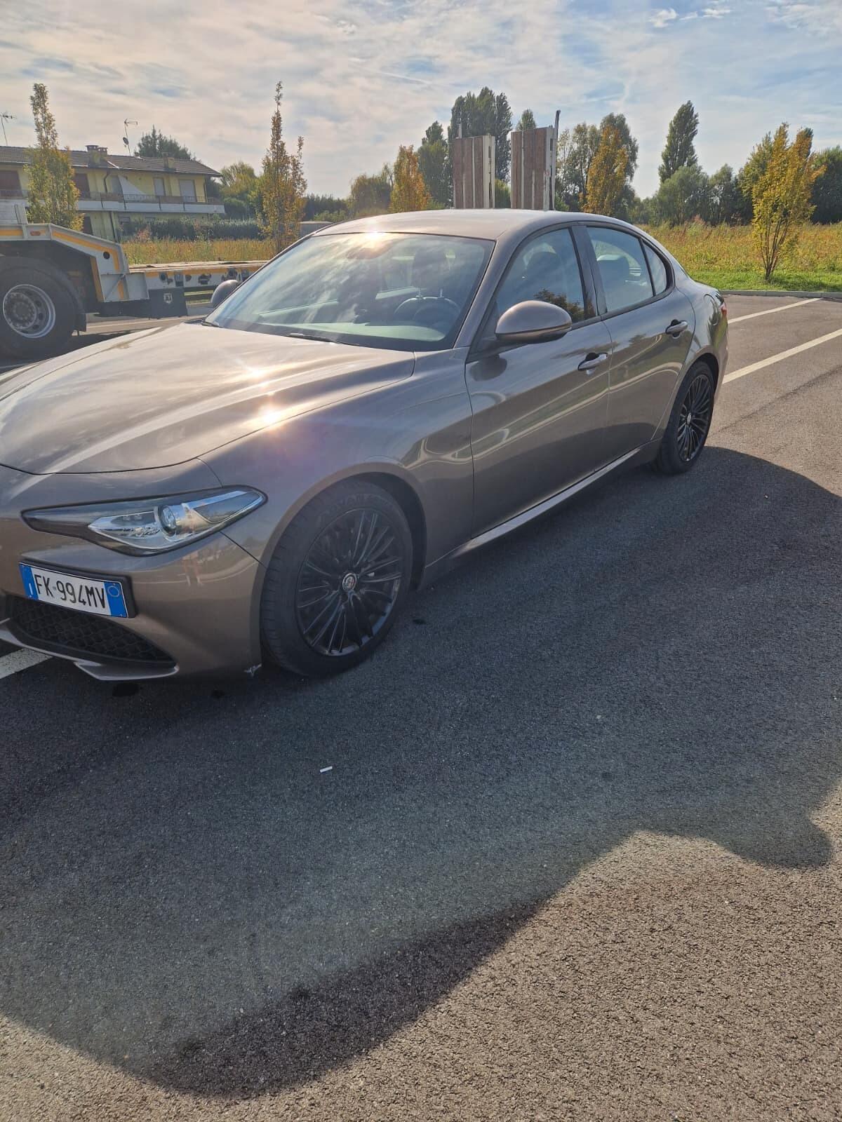 Alfa Romeo Giulia 2.2 Turbodiesel 180 CV AT8 Business Sport Launch Ed.