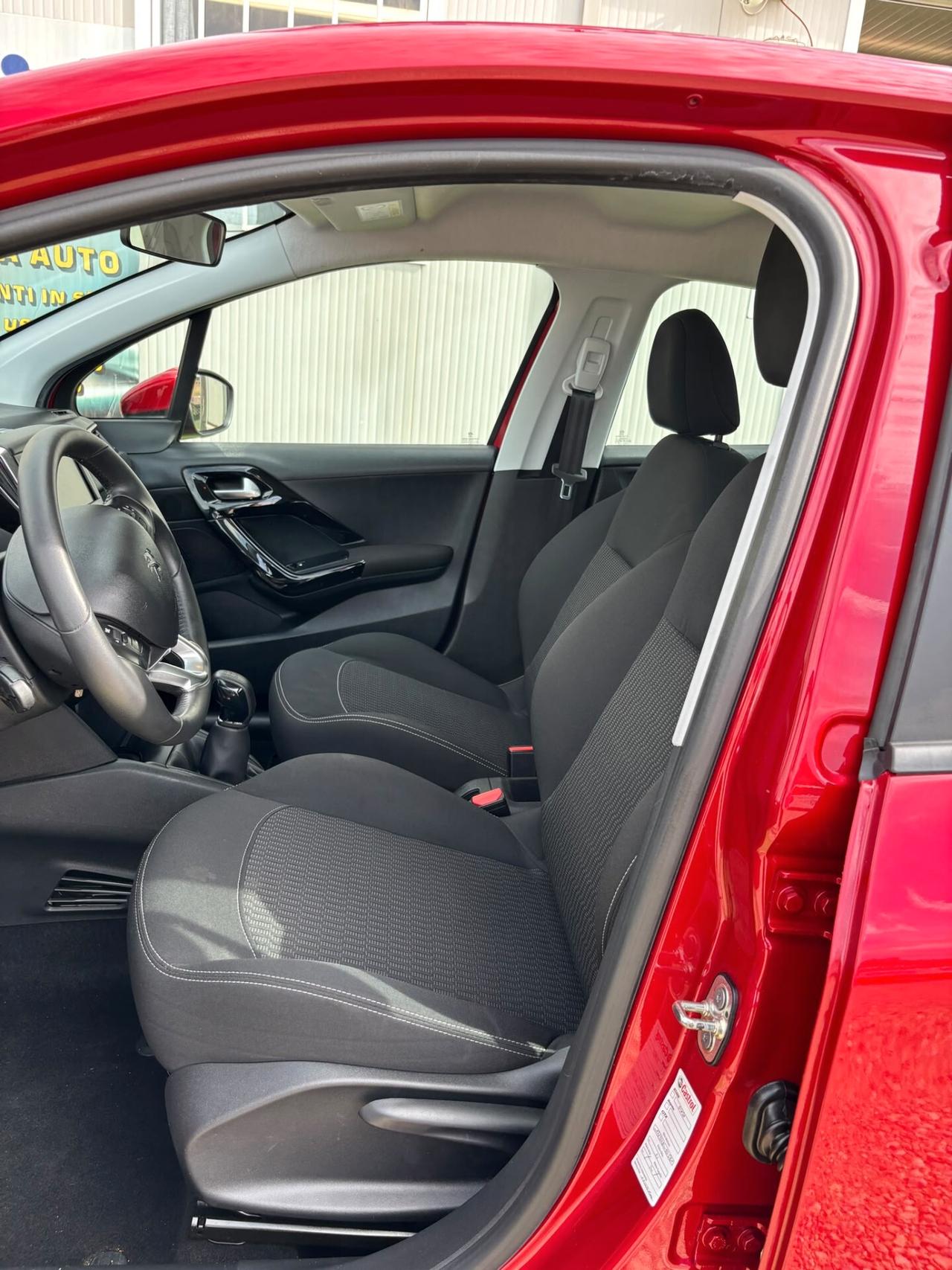Peugeot 208 Utilitaria 1.2 Benzina
