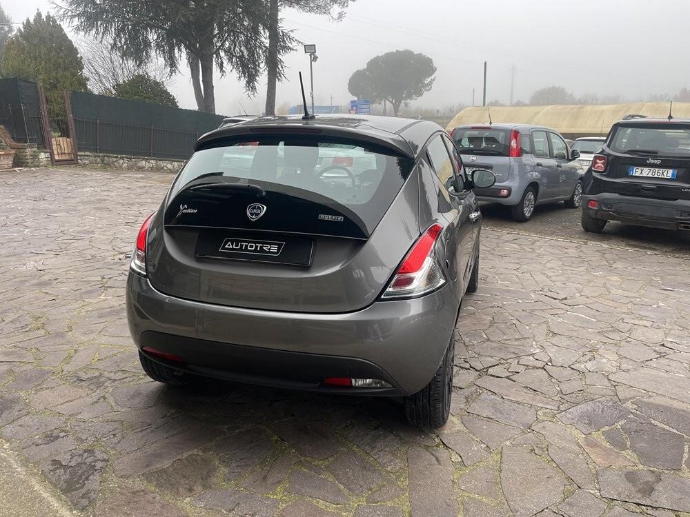 Lancia Ypsilon 1.0 FireFly 5 porte S&S Hybrid Ecochic NEO PATENTATI
