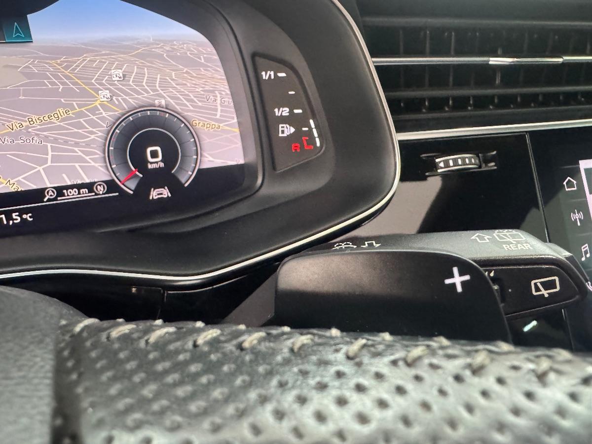 AUDI Q8 50 TDI 286 CV quattro S-Line TETTO/ LUCI AMBIENT