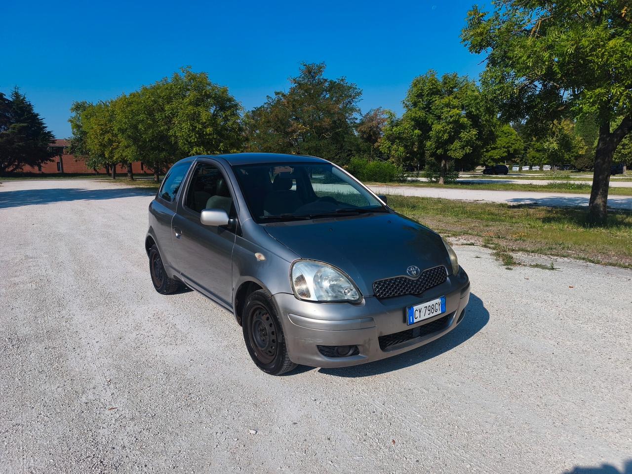 Toyota Yaris 1.0i 16V cat 3 porte Sol