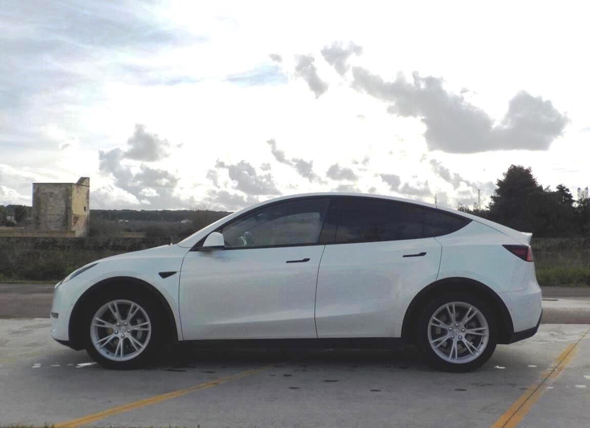 Tesla Model Y Long Range AWD