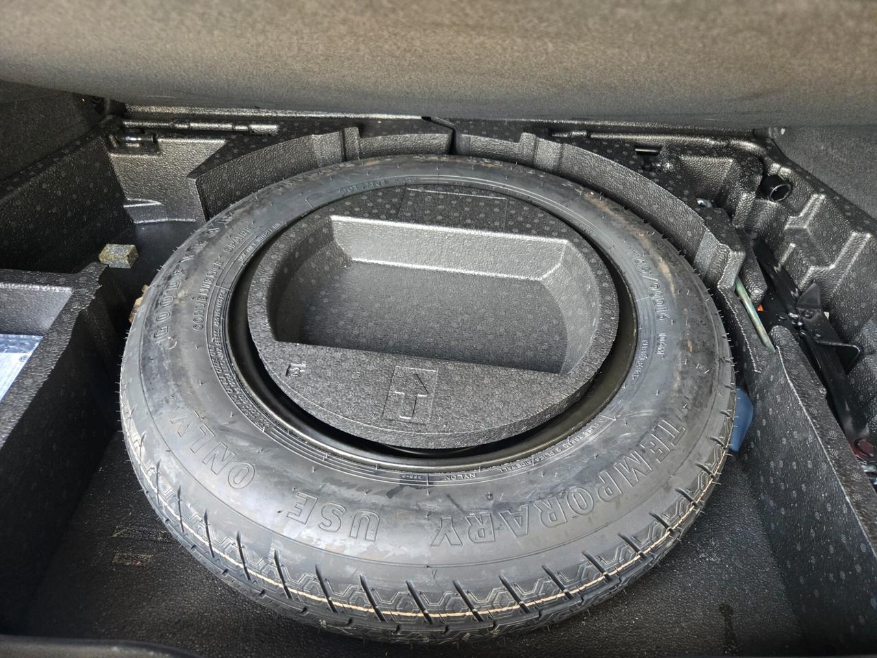Toyota C-HR 1.8 Hybrid Business IVA ESPOSTA