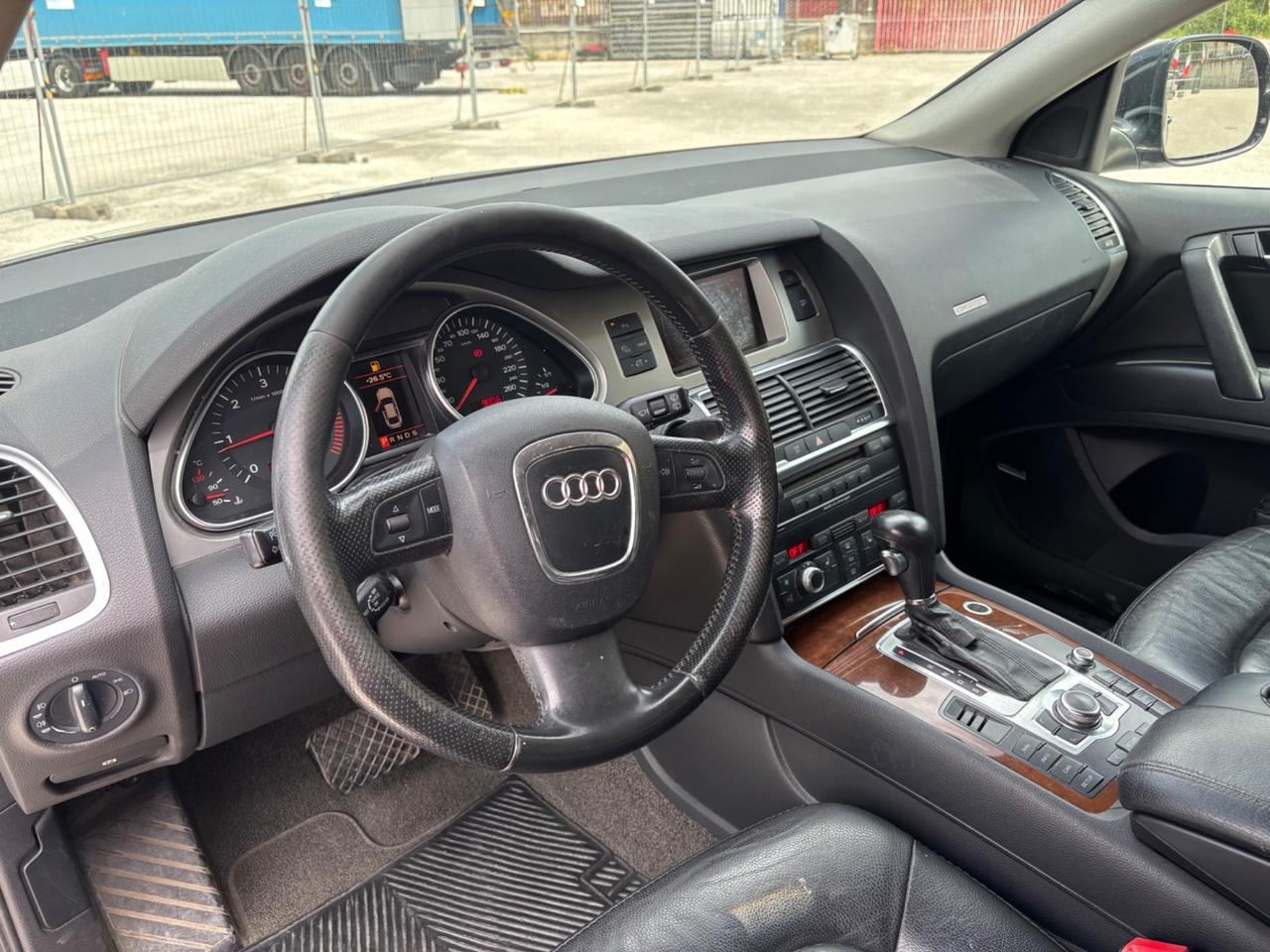 Audi Q7 3.0 V6 TDI 233CV quattro tiptronic