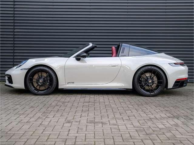 Porsche 992 911 TARGA 4 GTS BLACK ASSE POSTERIORE STERZANTE