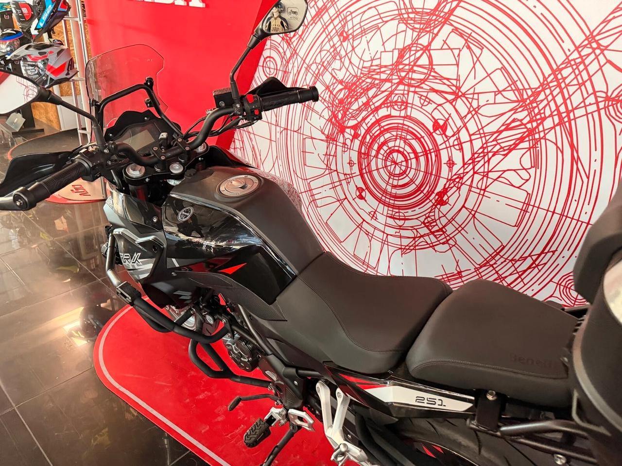 Benelli TRK 251 2022