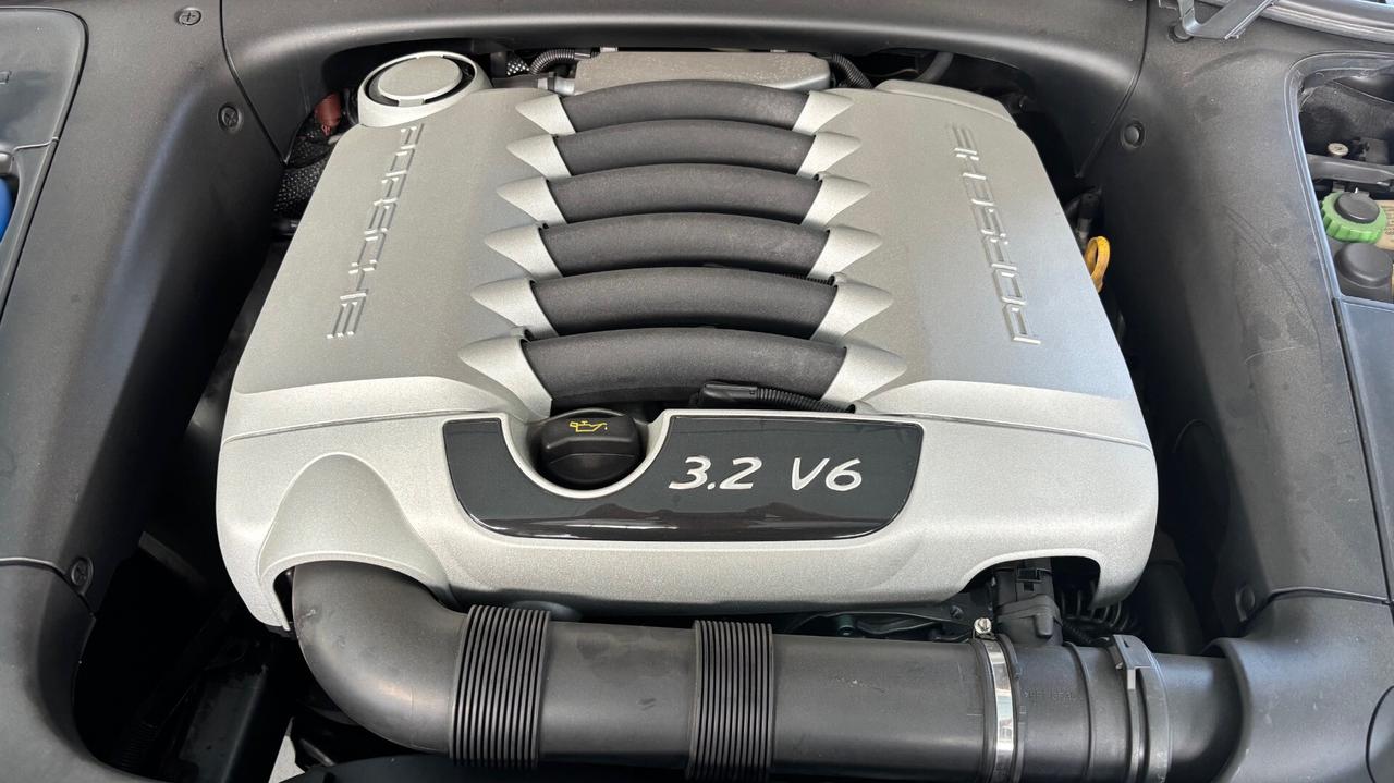 Porsche Cayenne 3.2 V6 cat