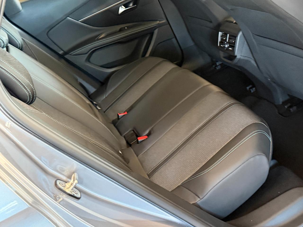 Peugeot 3008 1.5 BLUEHDI 130 cv. AT8 ALLURE PACK (Nav)