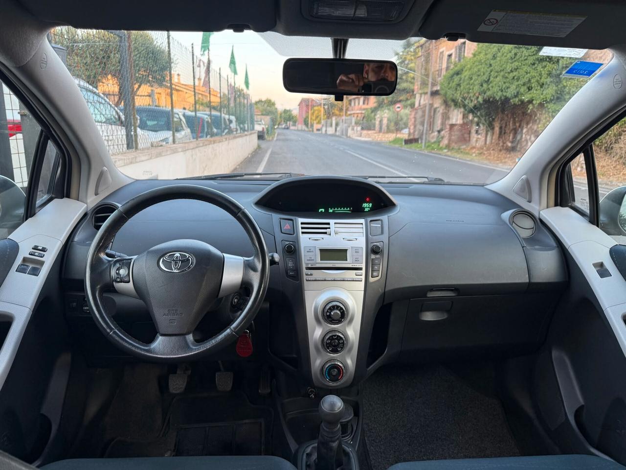 Toyota Yaris 1.0 5 porte - Superprezzo - Tutto incluso