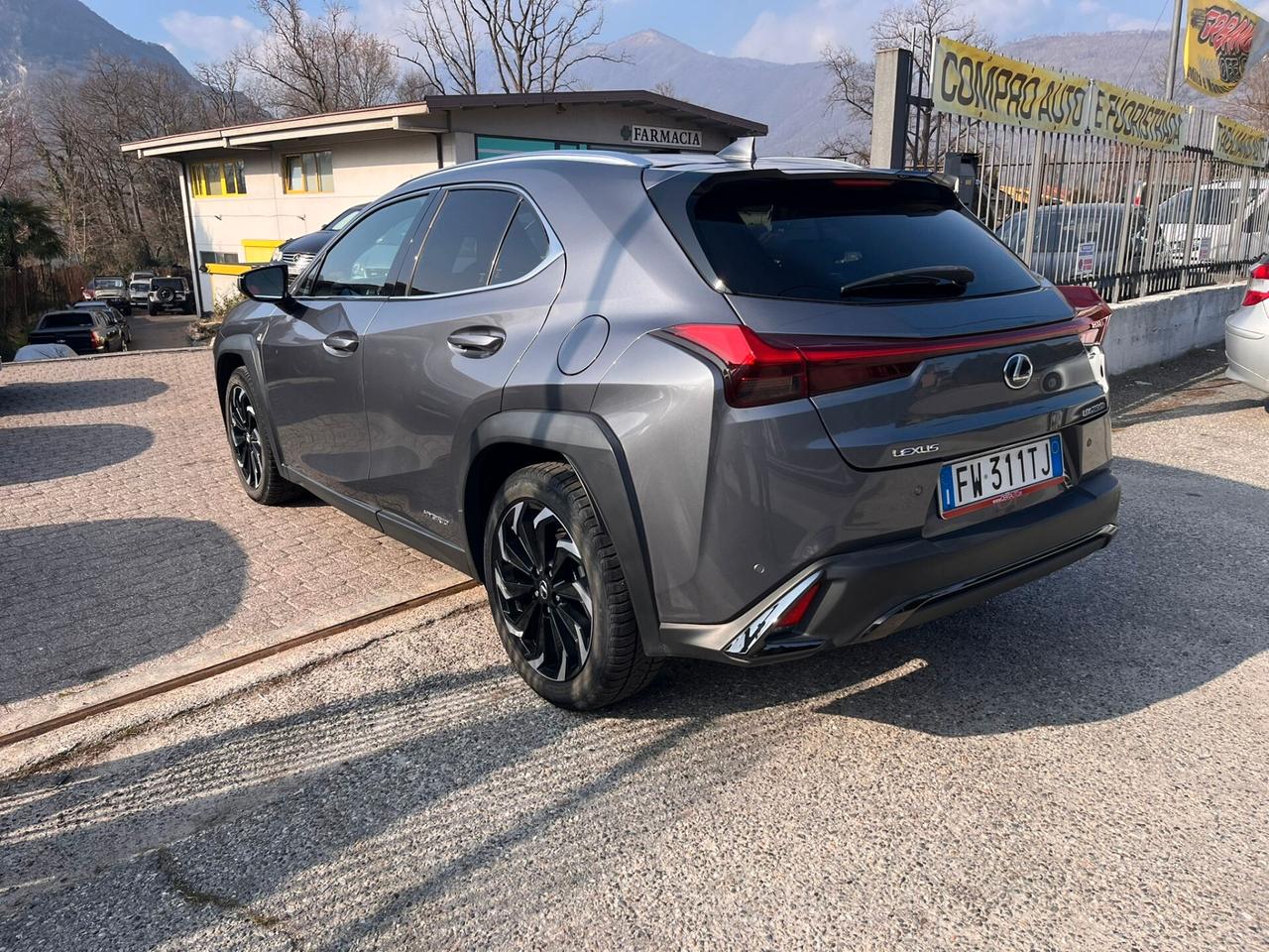 Lexus UX 250h F SPORT