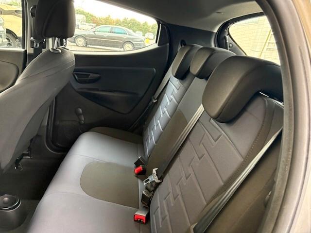 Lancia Ypsilon 1.0 FireFly 5 porte S&S Hybrid Platino