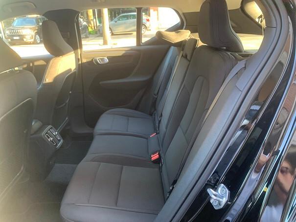 Volvo XC40 T2 Geartronic Momentum Pro