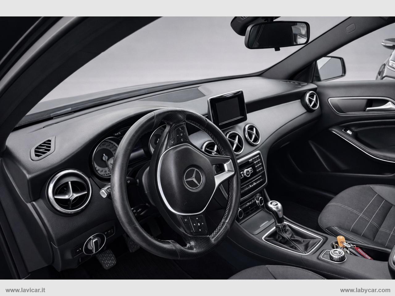 MERCEDES-BENZ GLA 180 d Premium