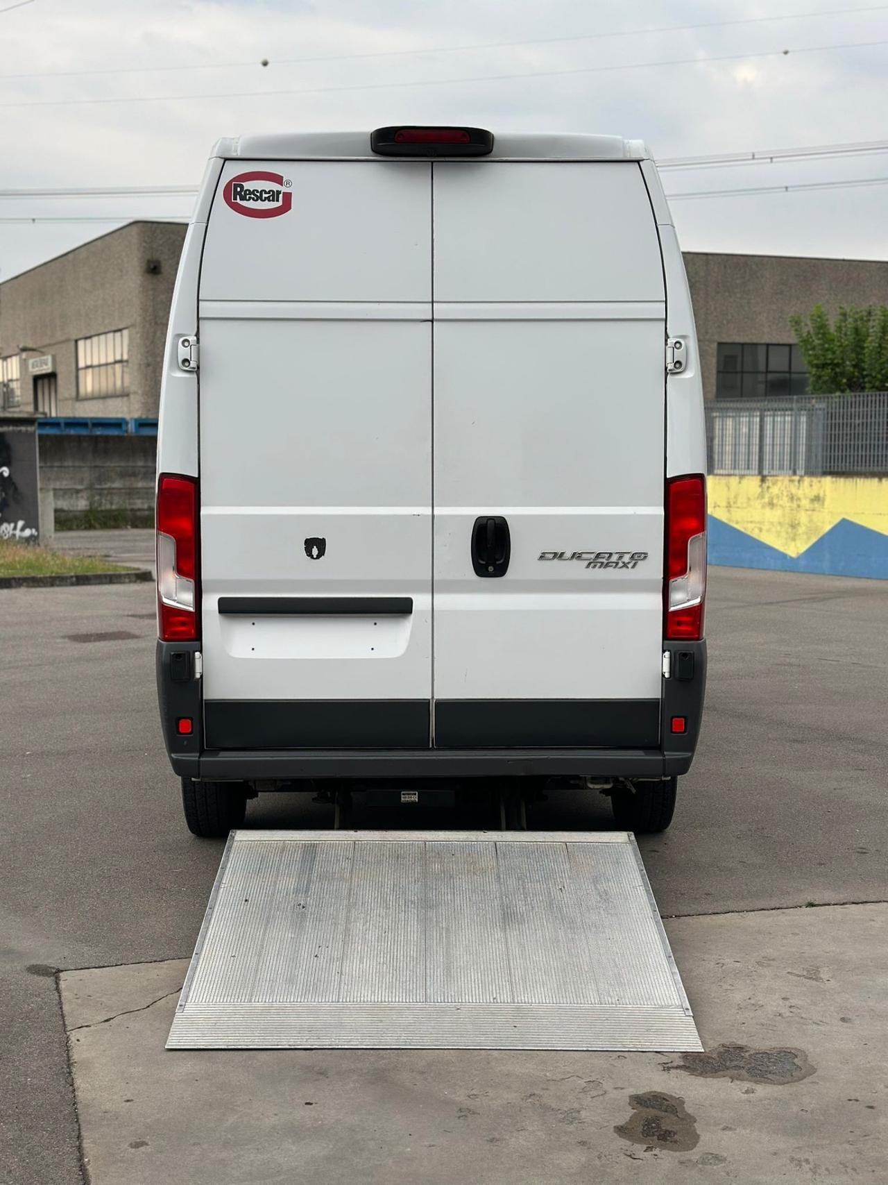 Fiat ducato con pedana caricatrice
