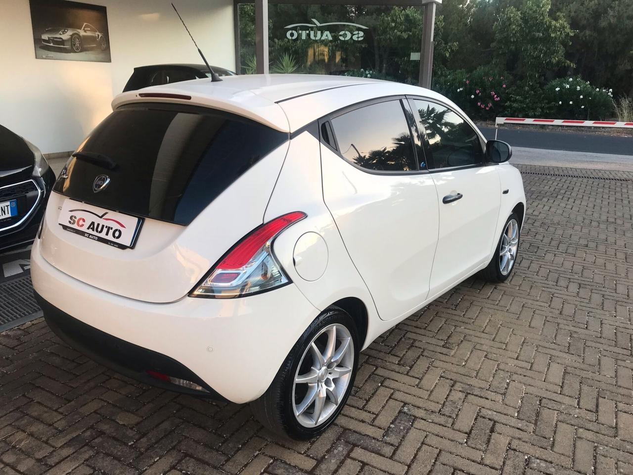 Lancia Ypsilon 1.2 69 CV 5 porte S&S Gold