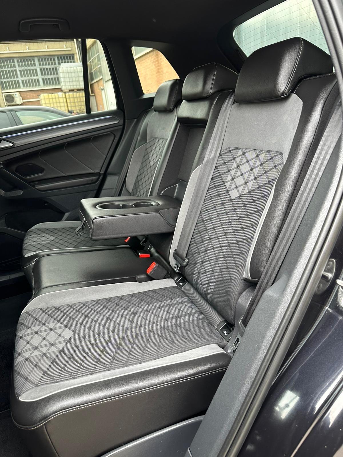 Volkswagen Tiguan 2.0 TDI 150 CV SCR DSG R-Line black pack