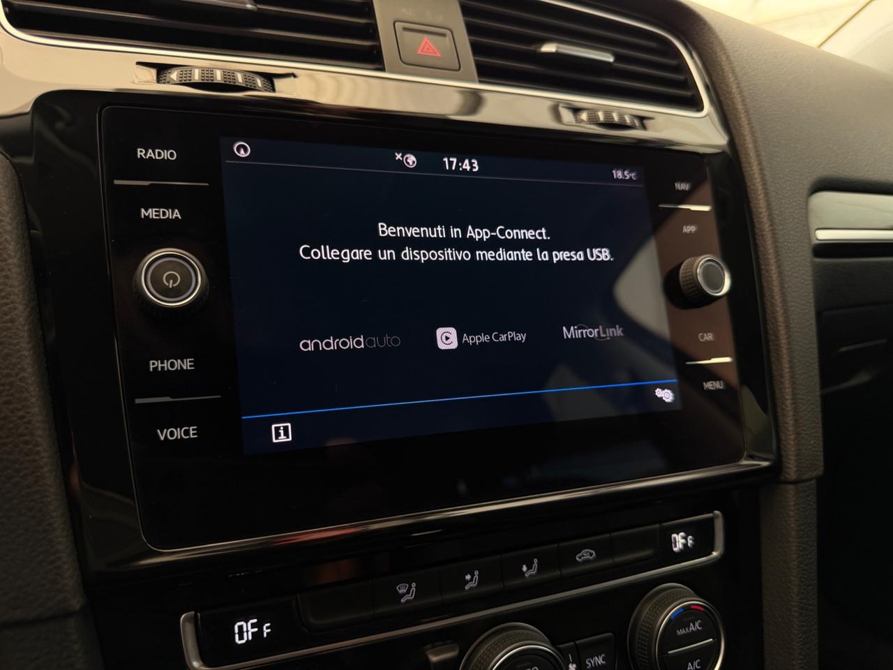 Volkswagen Golf 1.6 TDI 115 CV DSG COCKPIT