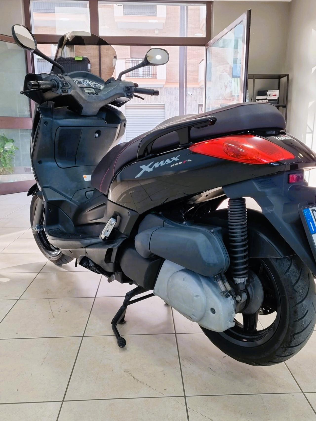 YAMAHA X MAX 250 PERFETTO