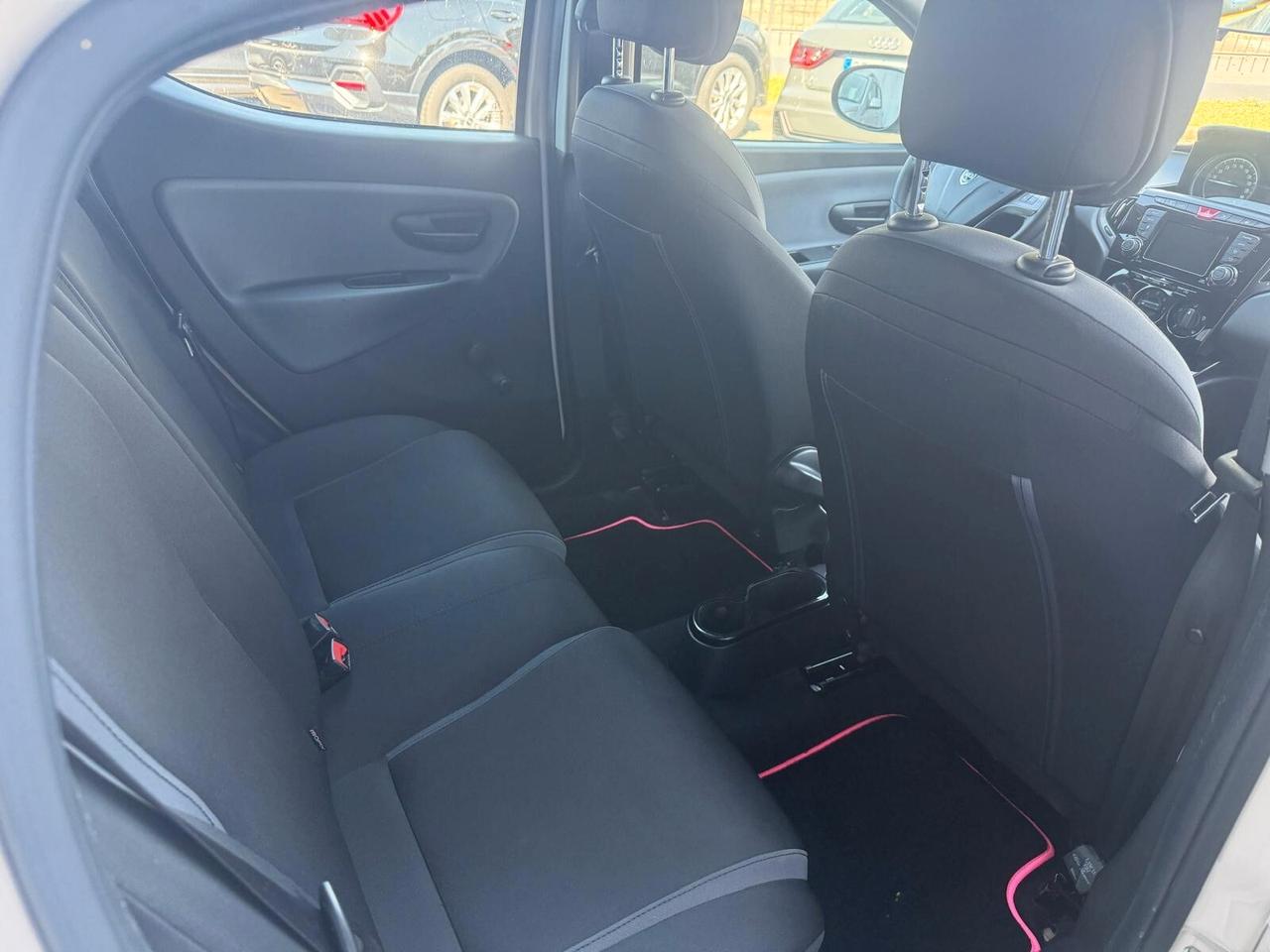 Lancia Ypsilon 1.2 69 CV 5 porte Gold ok NEOPATENTATI