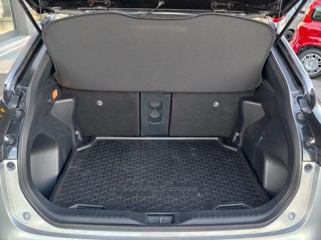 TOYOTA Yaris Cross 1.5 Hybrid AWD-i Lounge 4x4