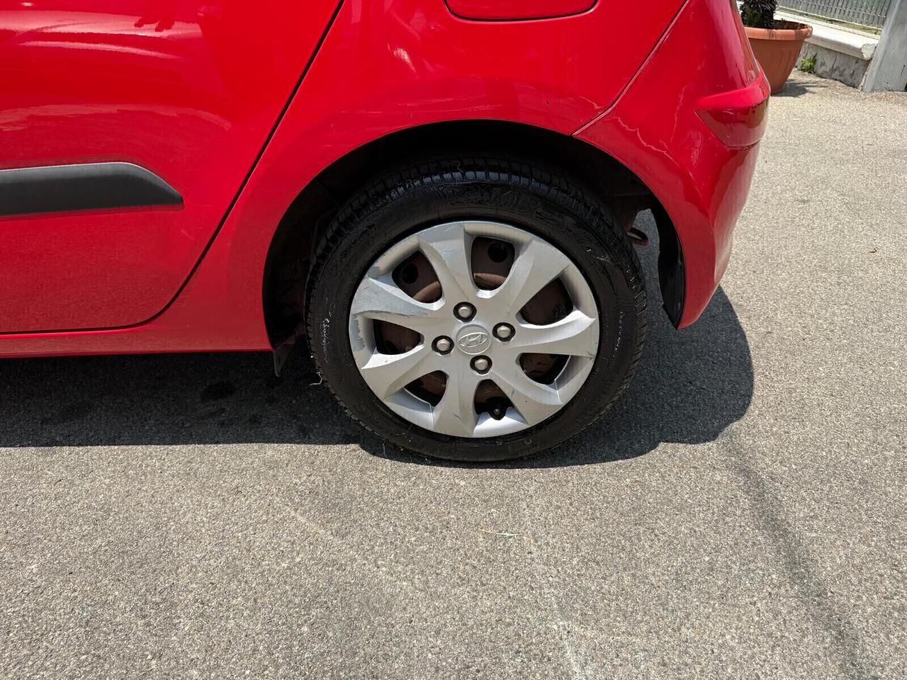 Hyundai i10 1.1 BENZINA - ANNO 2012