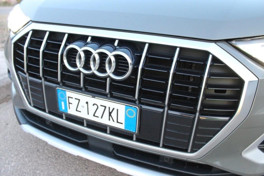 AUDI Q3 2.0 TDI 150 CV s-tronic *Matrix *Luci Ambiente