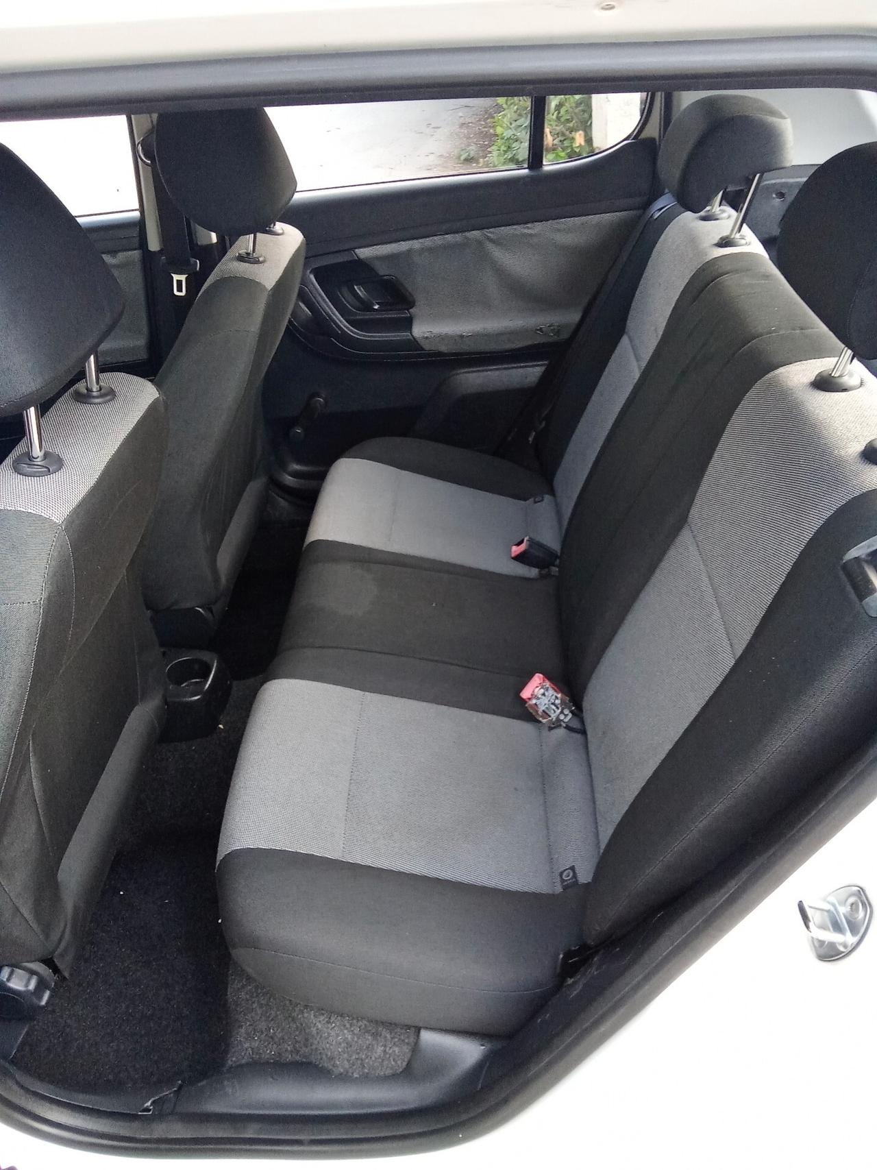 Skoda Fabia 1.6 TDI 75CV N1 011