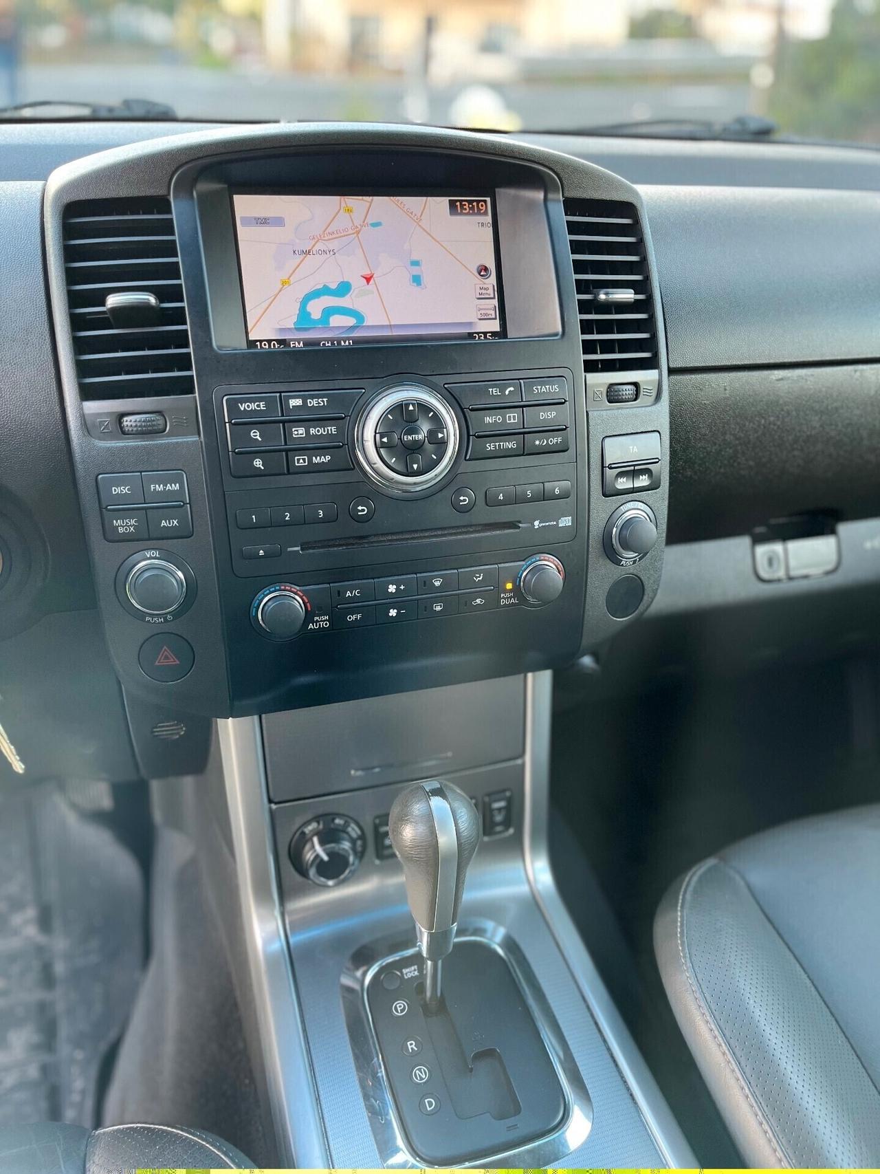 Nissan Navara 3.0 dCi 4 porte Double Cab LE V6