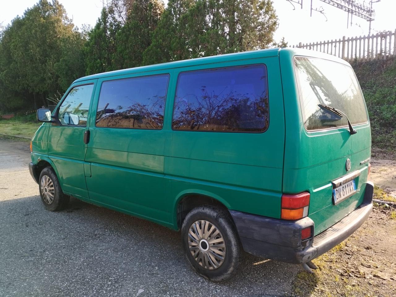 Volkswagen Transporter 2.4 D Caravelle